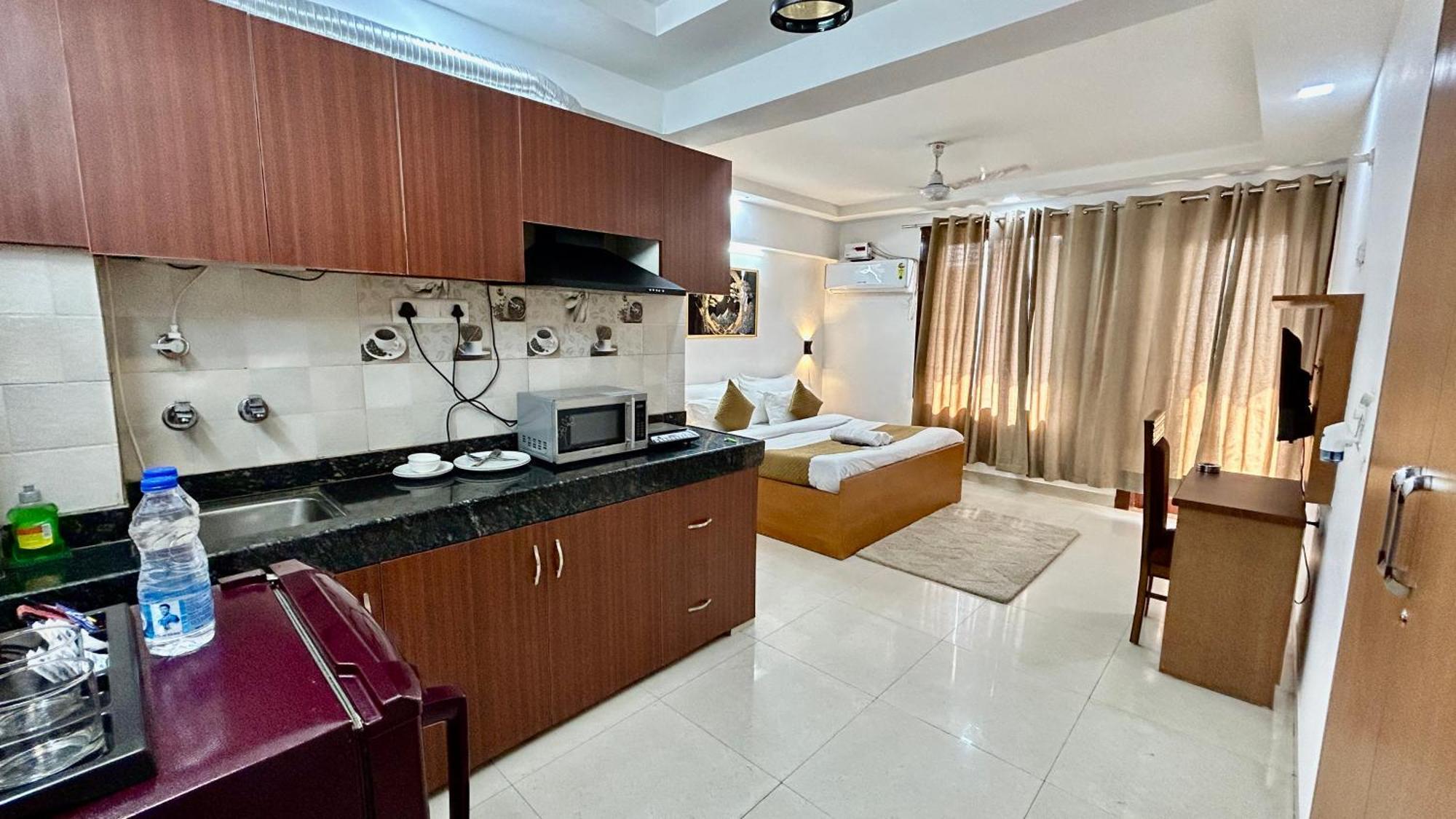 Aura Luxury Studio I Couple Friendly I Near Golf Course Road, Sector 57, Гургаон Екстериор снимка