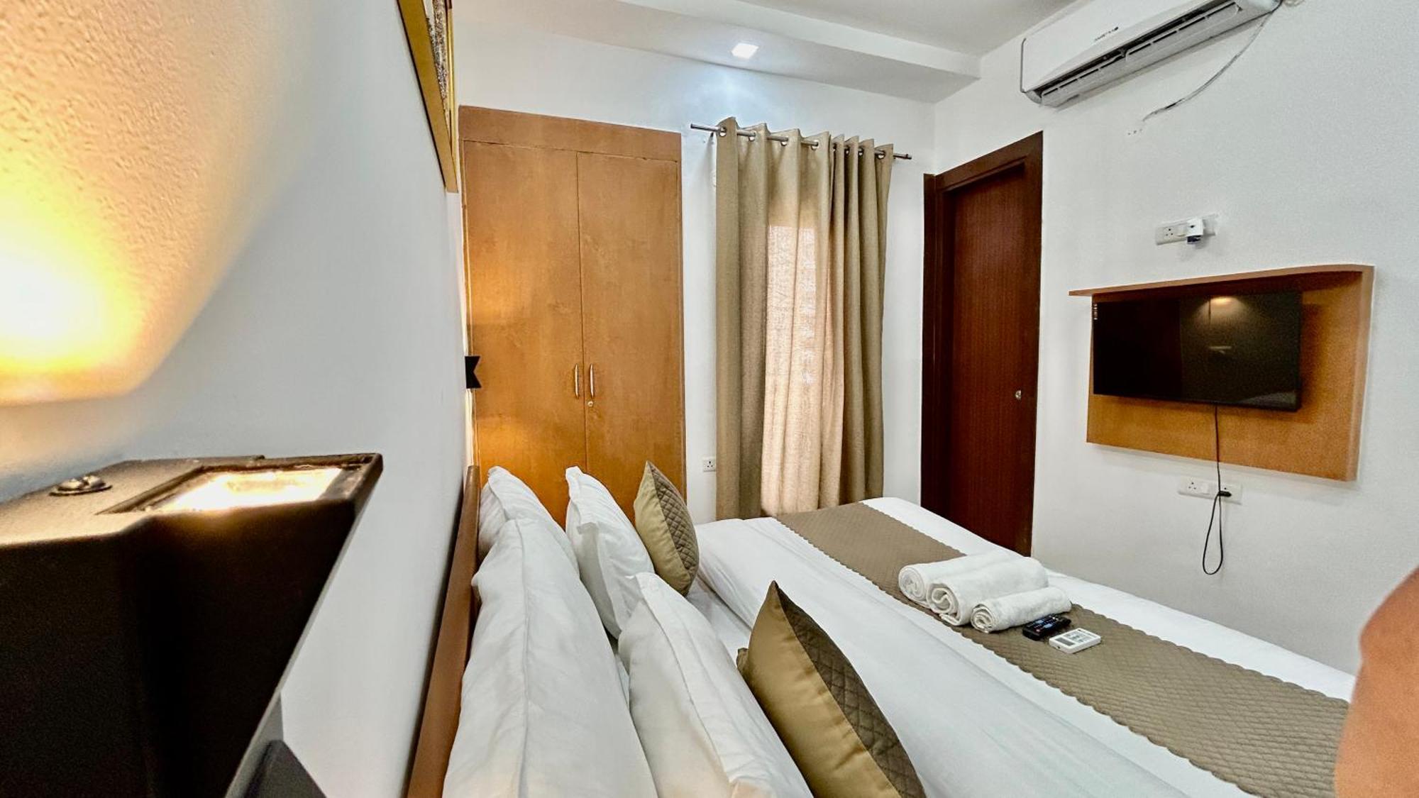 Aura Luxury Studio I Couple Friendly I Near Golf Course Road, Sector 57, Гургаон Екстериор снимка
