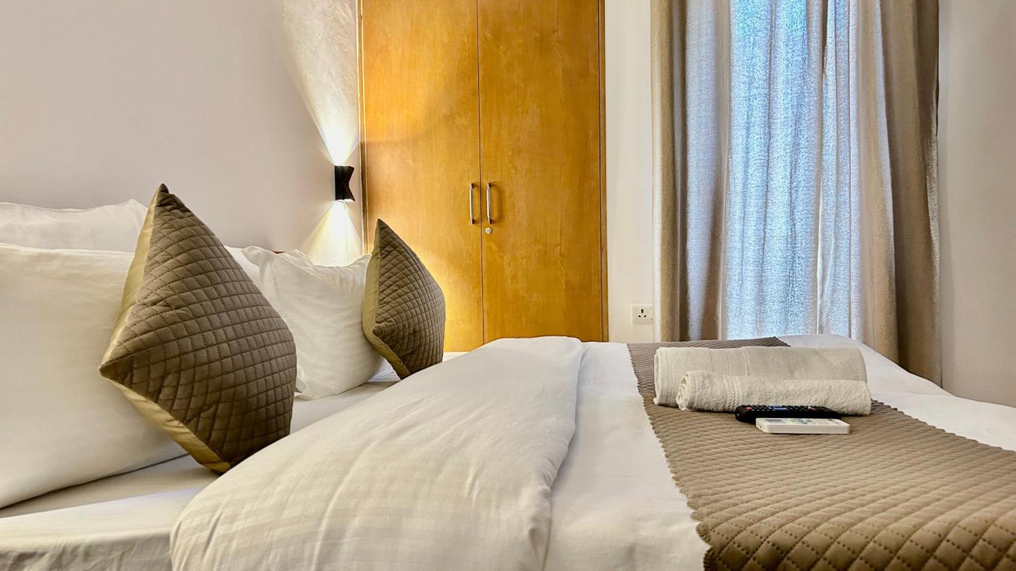 Aura Luxury Studio I Couple Friendly I Near Golf Course Road, Sector 57, Гургаон Екстериор снимка