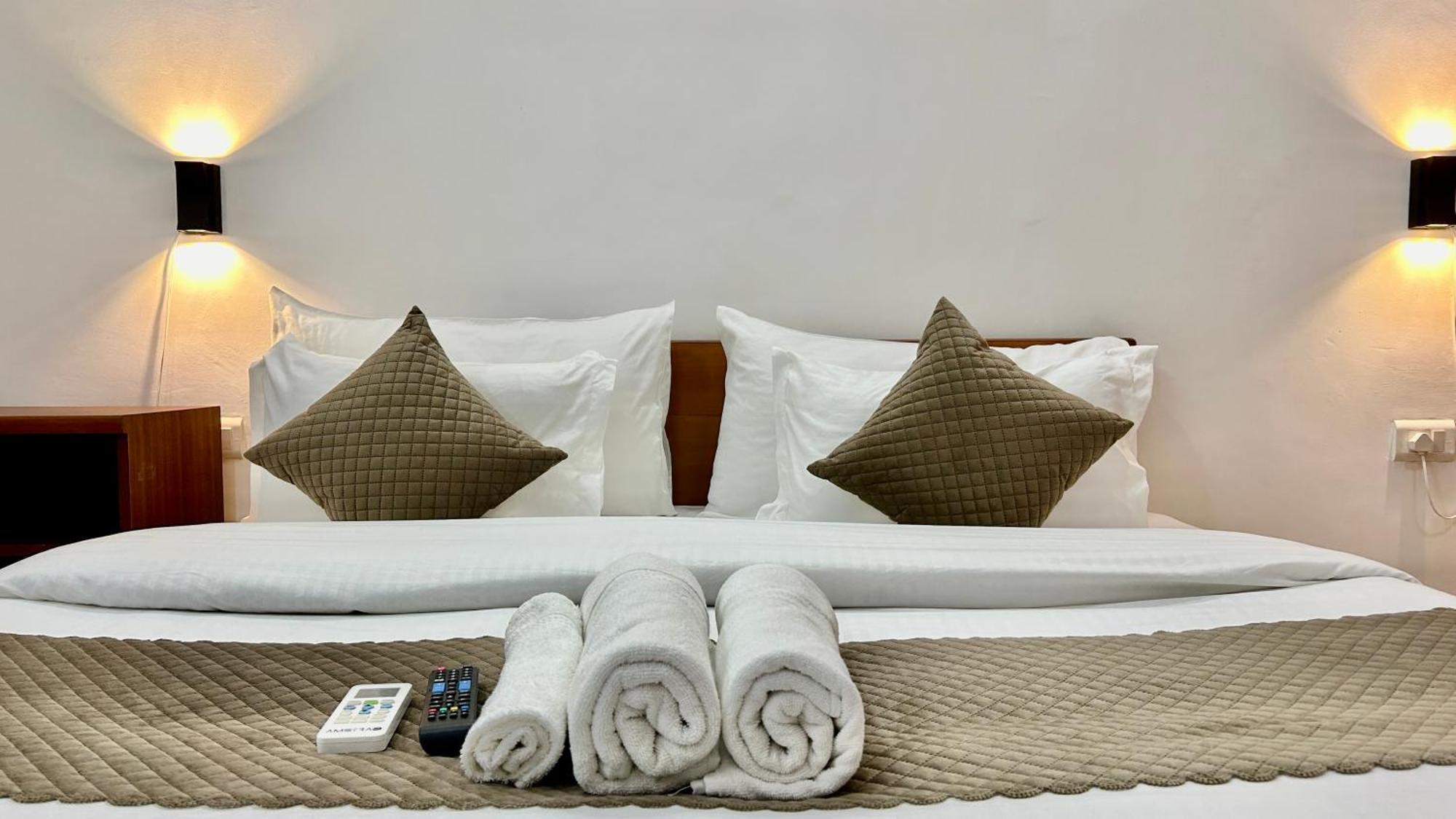 Aura Luxury Studio I Couple Friendly I Near Golf Course Road, Sector 57, Гургаон Екстериор снимка