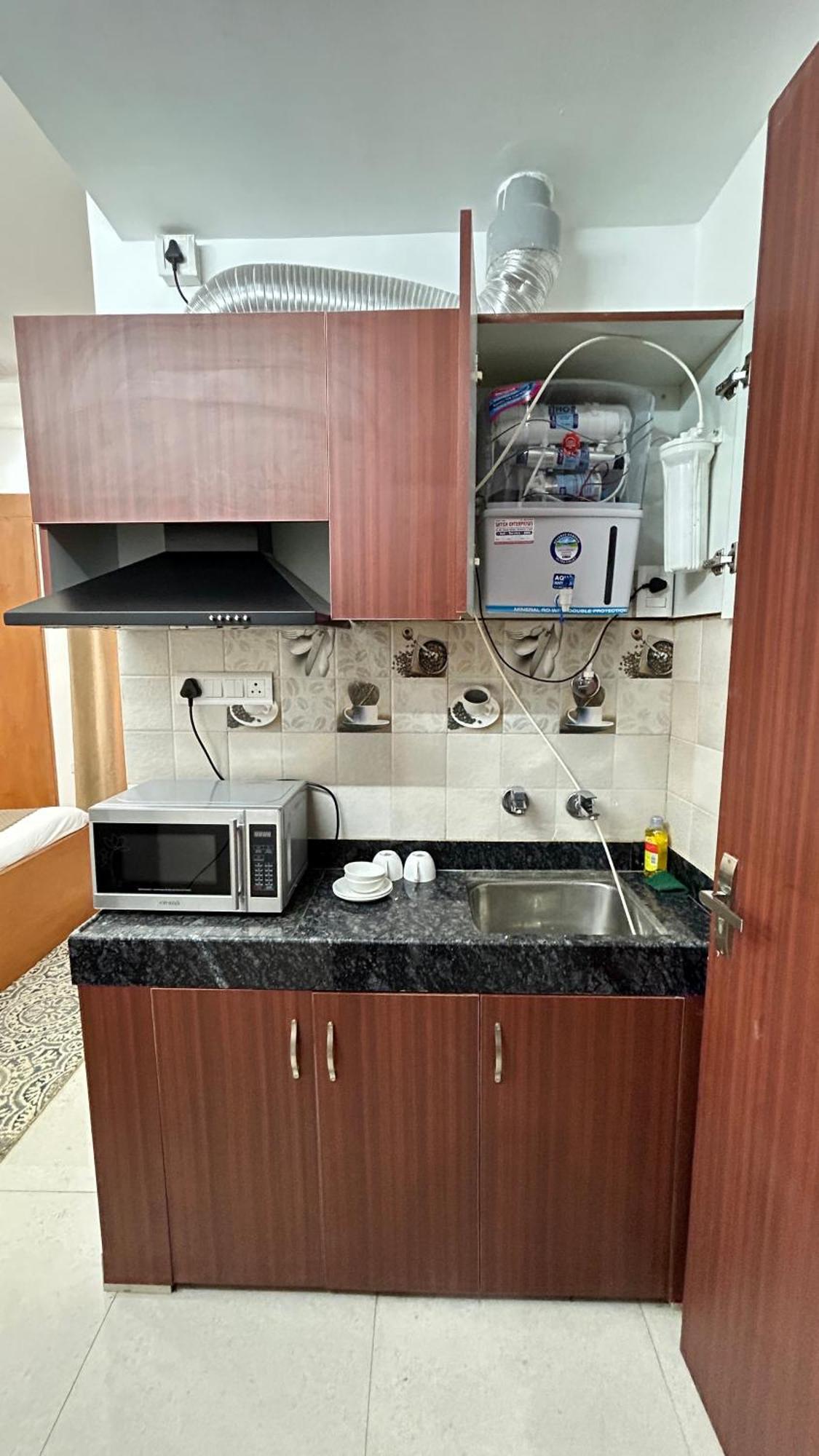 Aura Luxury Studio I Couple Friendly I Near Golf Course Road, Sector 57, Гургаон Екстериор снимка