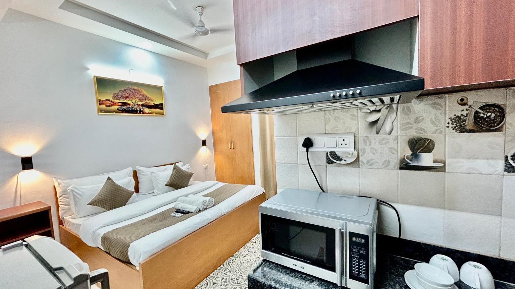 Aura Luxury Studio I Couple Friendly I Near Golf Course Road, Sector 57, Гургаон Екстериор снимка